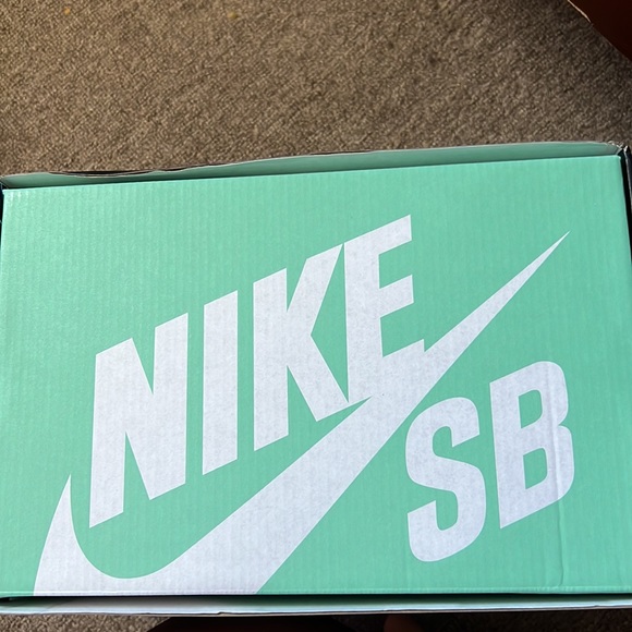 Nike SB Dunk Low Strangelove Reps - Picture 5 of 5